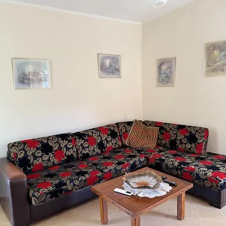 Kompleksi Lura 1 Holiday home