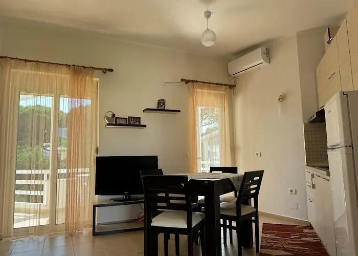 Kompleksi Lura 1 Hébergement de vacances *