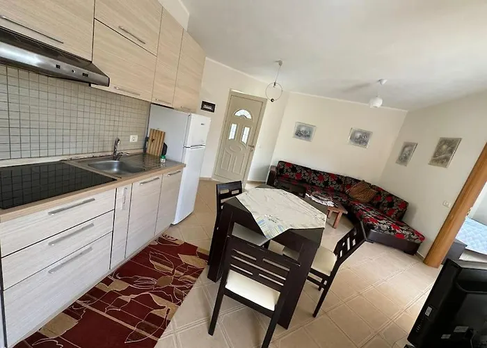 Kompleksi Lura 1 Casa de Férias Durrës
